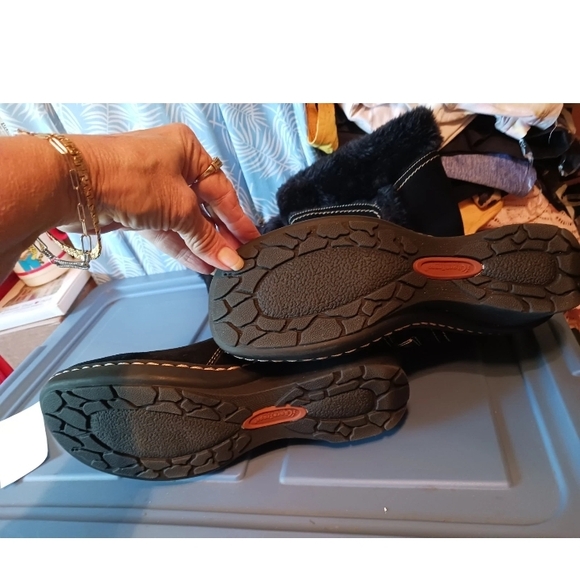 Black Fur-Lined Boots with Buckle Baretraps Cathy Wedge Boots Sz 8 5~Suede Leath - Picture 6 of 9